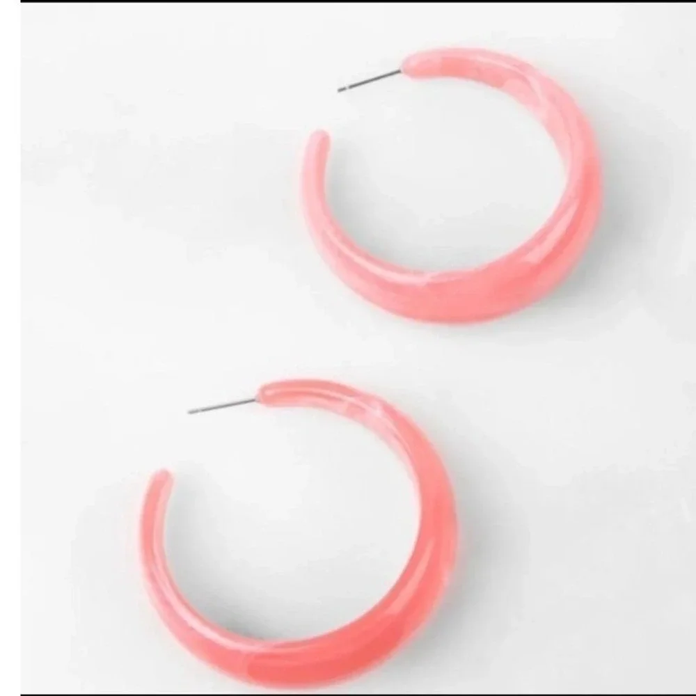 Plunder Arlie Salmon Pink Acrylic Hoop‎ Earrings Chunky C-Shape Retro Style Post